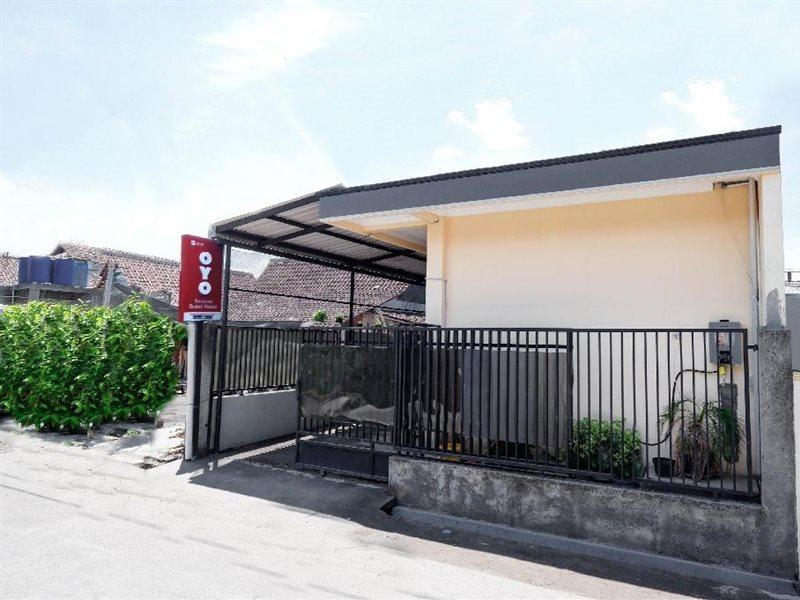 OYO 2258 Santana Syariah Guest House Kartosuro Luaran gambar