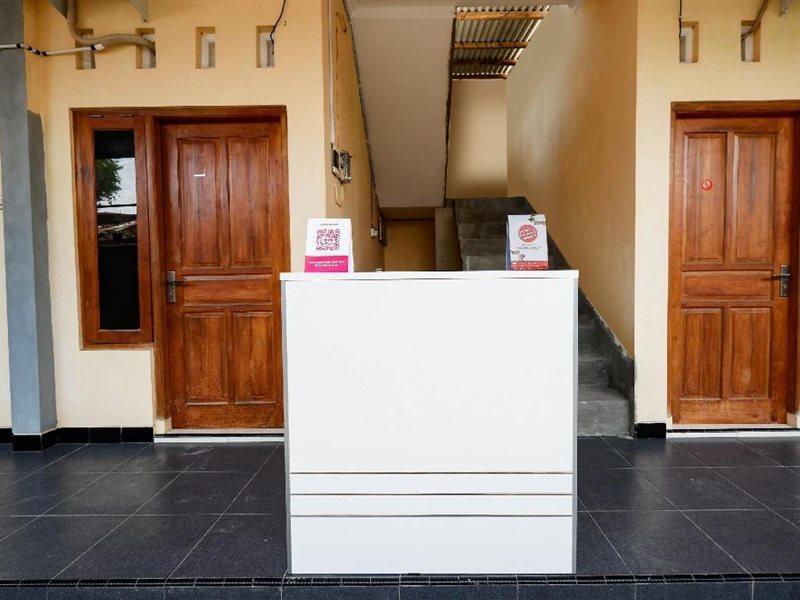 OYO 2258 Santana Syariah Guest House Kartosuro Luaran gambar