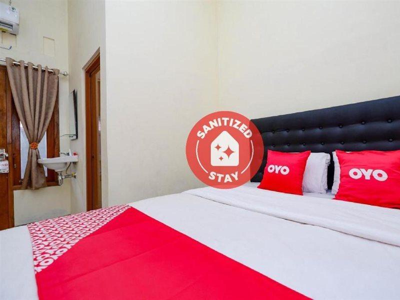 OYO 2258 Santana Syariah Guest House Kartosuro Luaran gambar