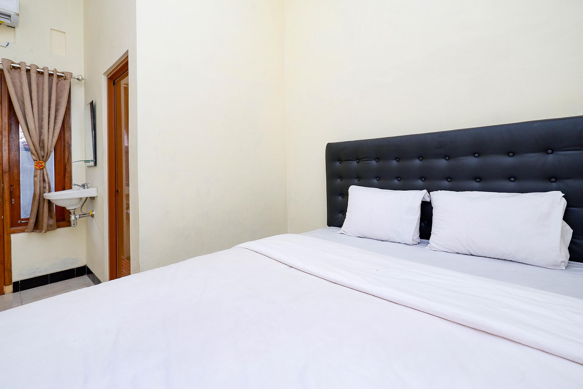 OYO 2258 Santana Syariah Guest House Kartosuro Luaran gambar