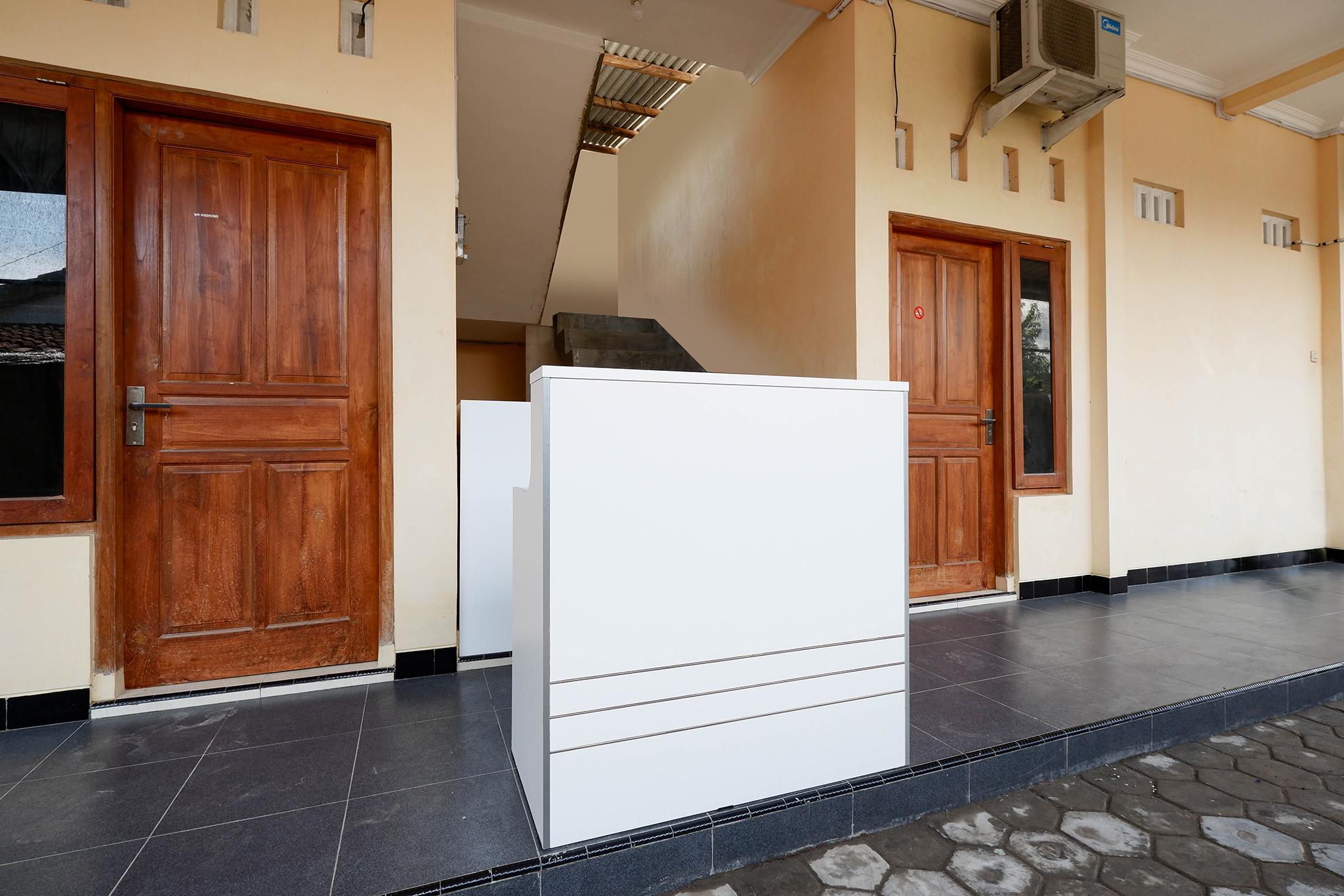 OYO 2258 Santana Syariah Guest House Kartosuro Luaran gambar