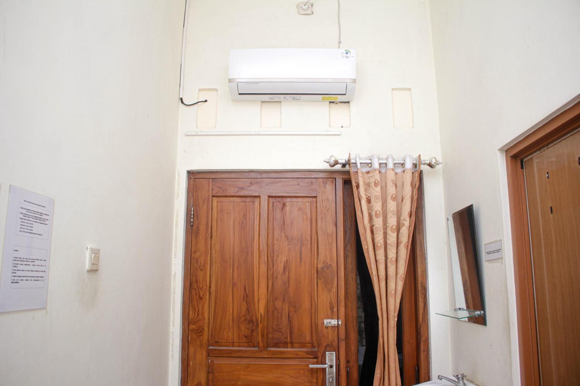 OYO 2258 Santana Syariah Guest House Kartosuro Luaran gambar