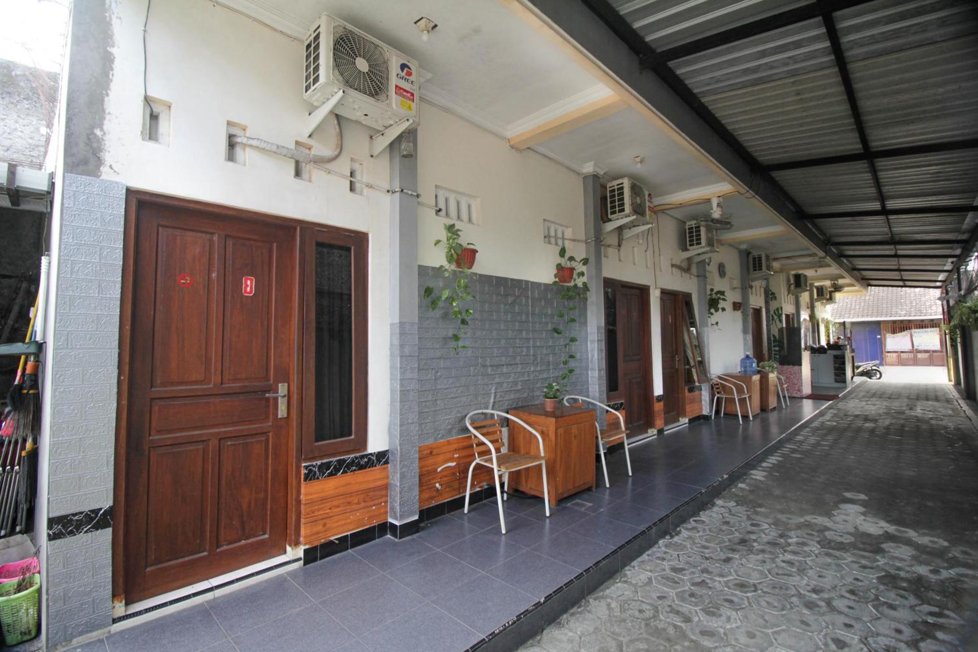 OYO 2258 Santana Syariah Guest House Kartosuro Luaran gambar