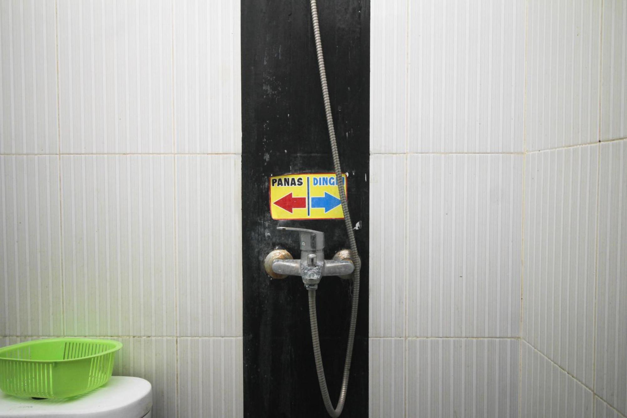 OYO 2258 Santana Syariah Guest House Kartosuro Luaran gambar