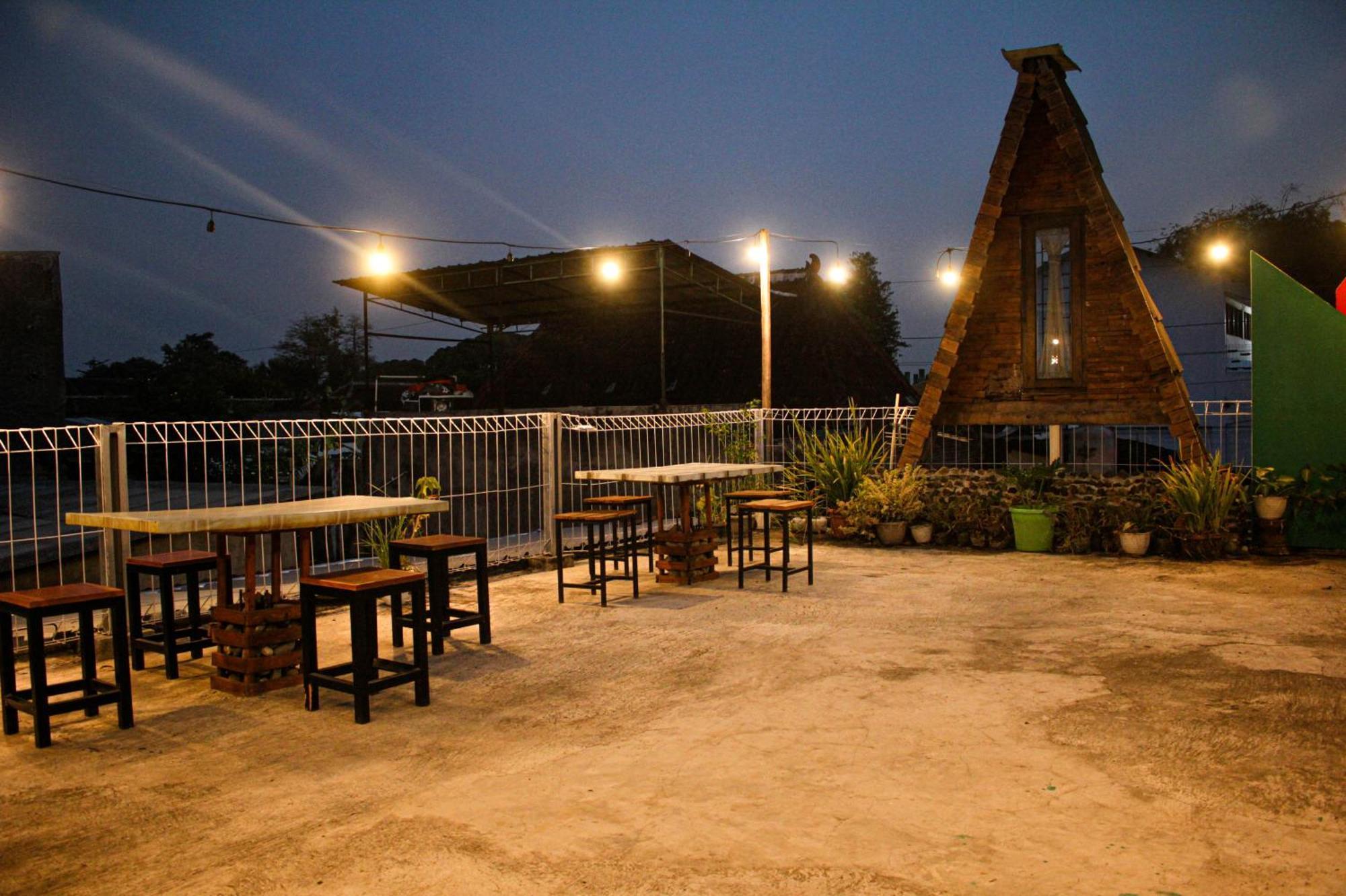 OYO 2258 Santana Syariah Guest House Kartosuro Luaran gambar
