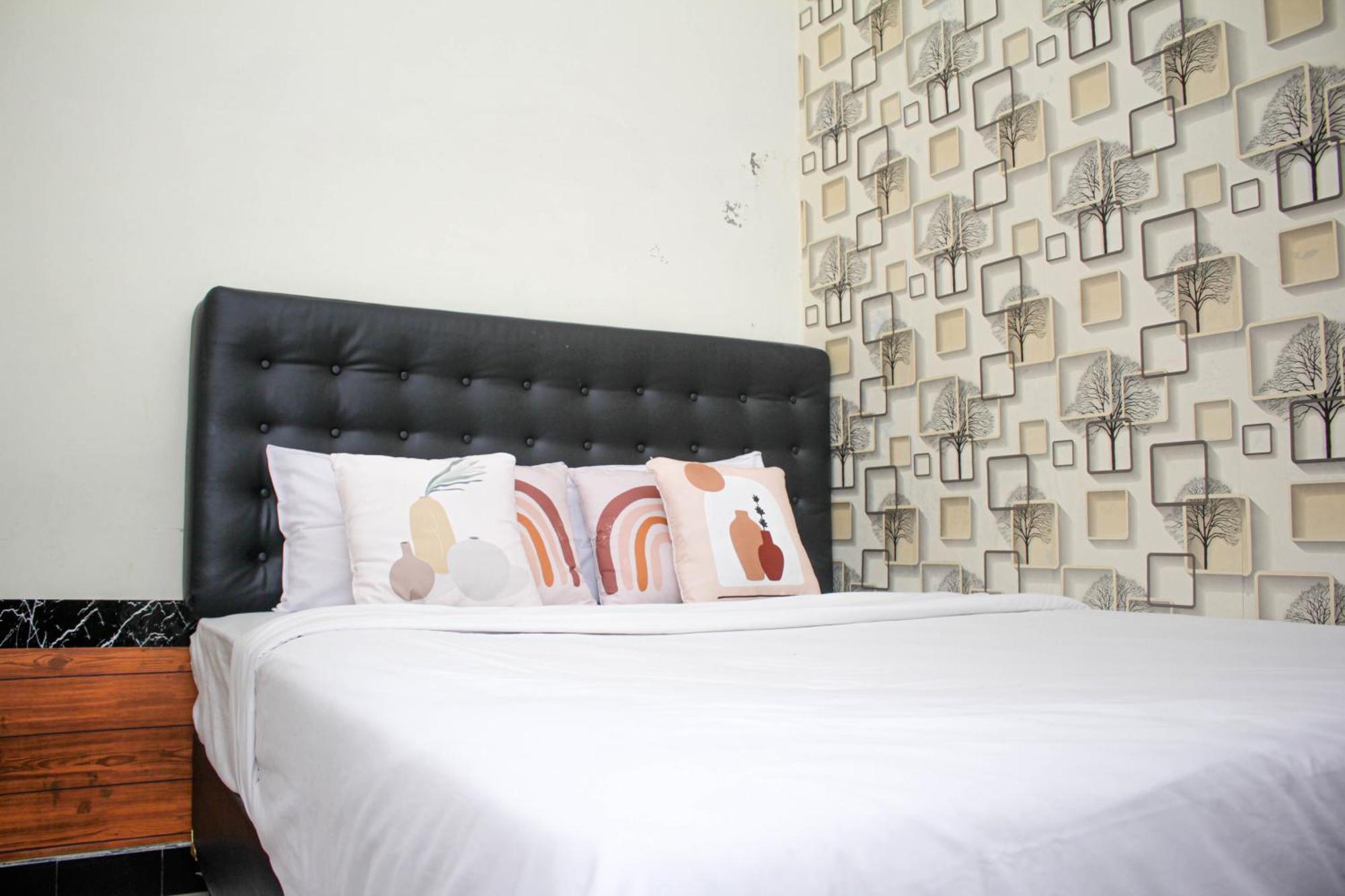 OYO 2258 Santana Syariah Guest House Kartosuro Luaran gambar