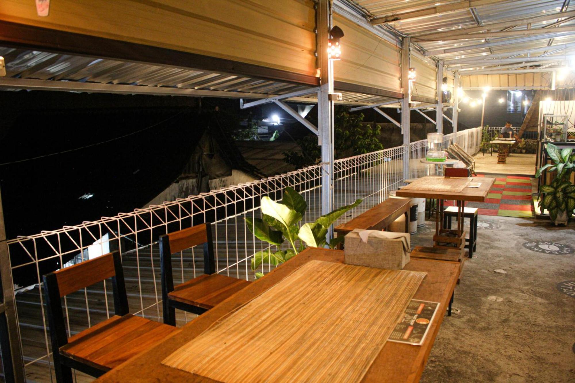 OYO 2258 Santana Syariah Guest House Kartosuro Luaran gambar