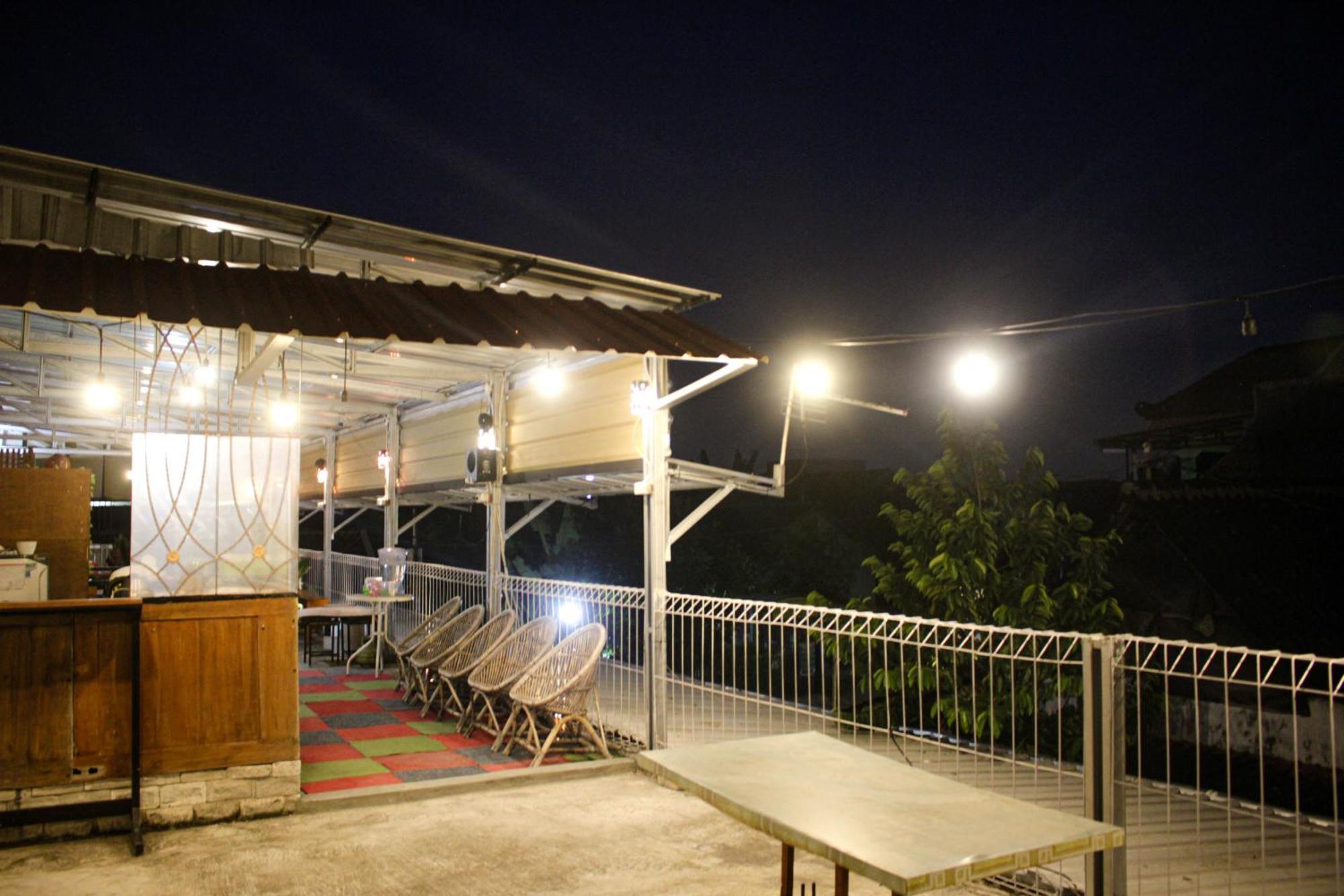 OYO 2258 Santana Syariah Guest House Kartosuro Luaran gambar