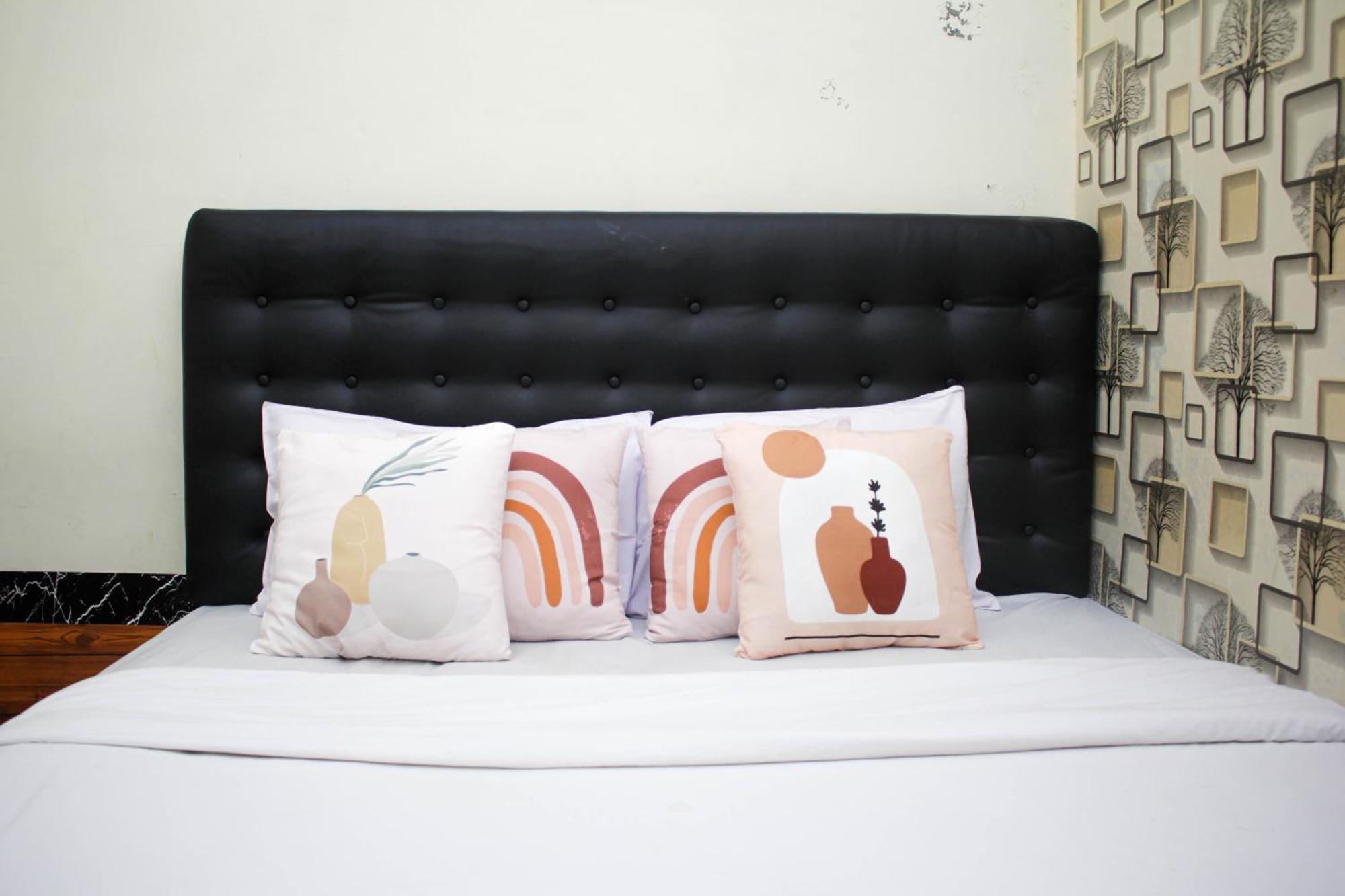 OYO 2258 Santana Syariah Guest House Kartosuro Luaran gambar