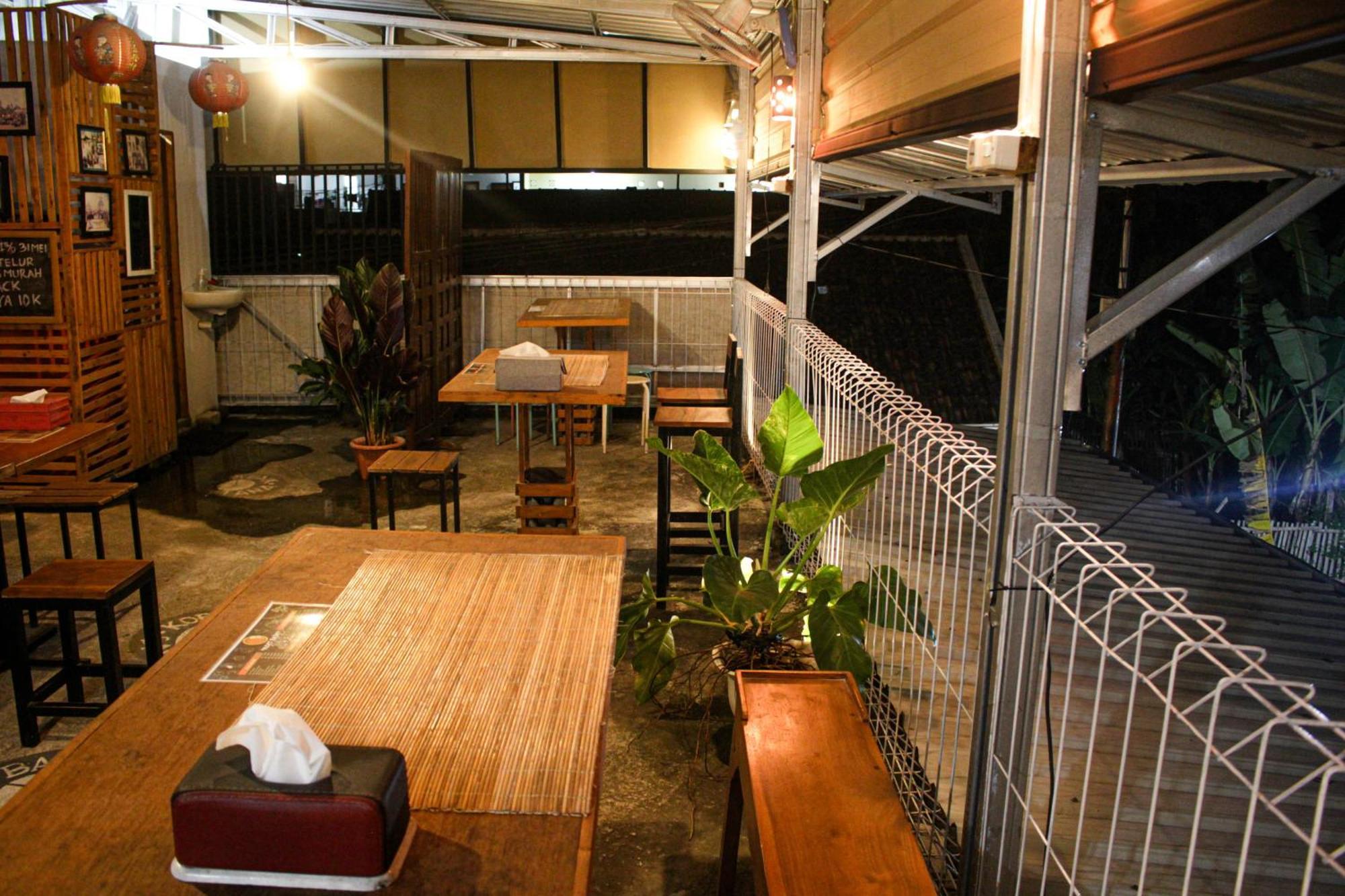 OYO 2258 Santana Syariah Guest House Kartosuro Luaran gambar