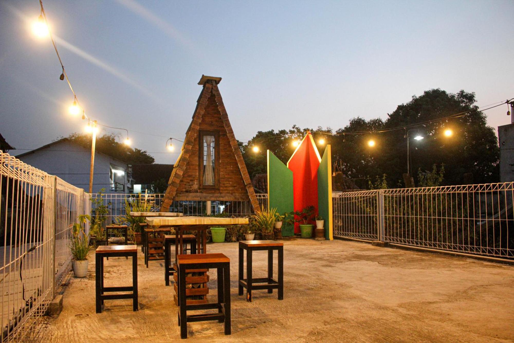 OYO 2258 Santana Syariah Guest House Kartosuro Luaran gambar