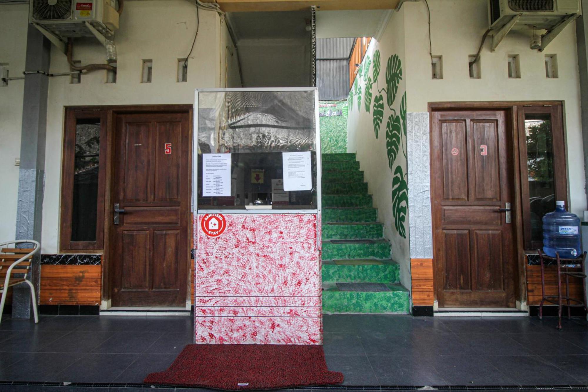 OYO 2258 Santana Syariah Guest House Kartosuro Luaran gambar