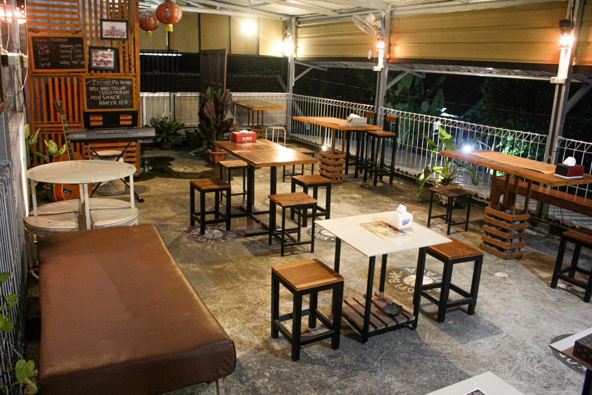 OYO 2258 Santana Syariah Guest House Kartosuro Luaran gambar
